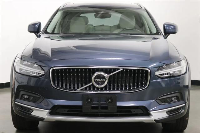 2022 Volvo V90 Cross Country B6