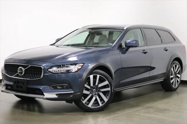 2022 Volvo V90 Cross Country B6