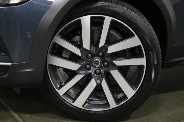2022 Volvo V90 Cross Country B6