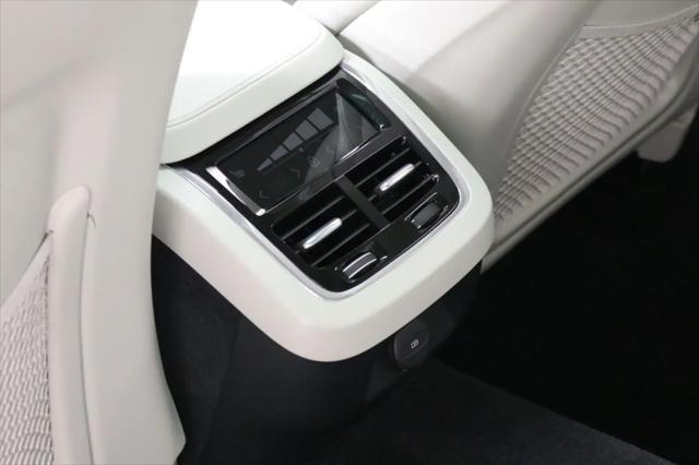 2022 Volvo V90 Cross Country B6