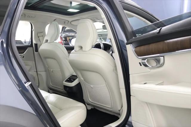 2022 Volvo V90 Cross Country B6