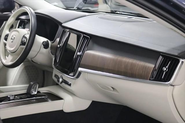 2022 Volvo V90 Cross Country B6