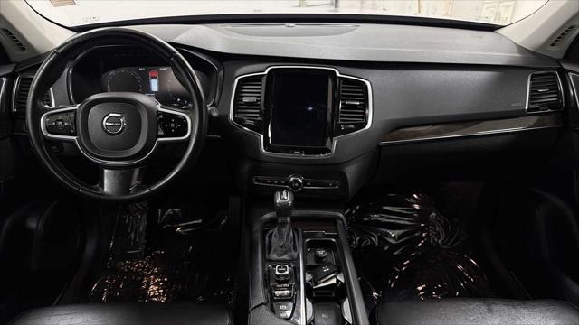 2017 Volvo XC90 T6 Momentum