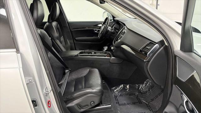 2017 Volvo XC90 T6 Momentum