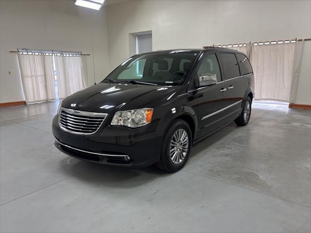 2014 Chrysler Town & Country Touring-L