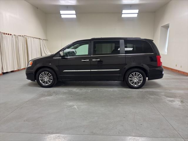 2014 Chrysler Town & Country Touring-L