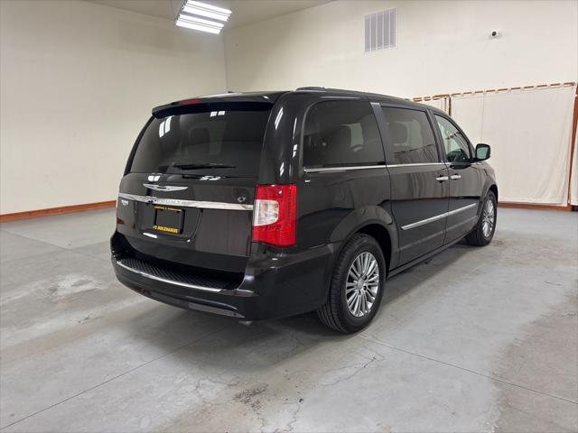 2014 Chrysler Town & Country Touring-L