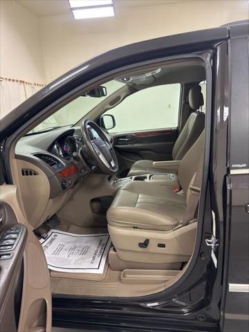 2014 Chrysler Town & Country Touring-L