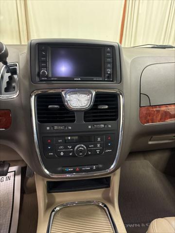 2014 Chrysler Town & Country Touring-L