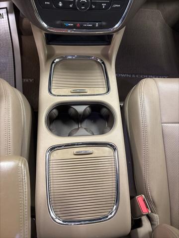2014 Chrysler Town & Country Touring-L