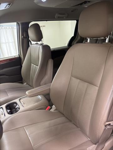 2014 Chrysler Town & Country Touring-L