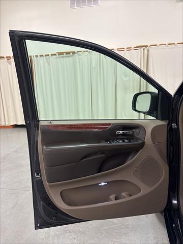 2014 Chrysler Town & Country Touring-L