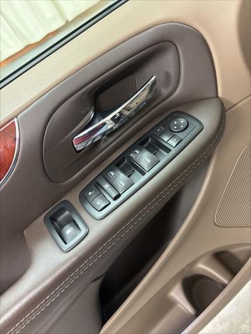2014 Chrysler Town & Country Touring-L