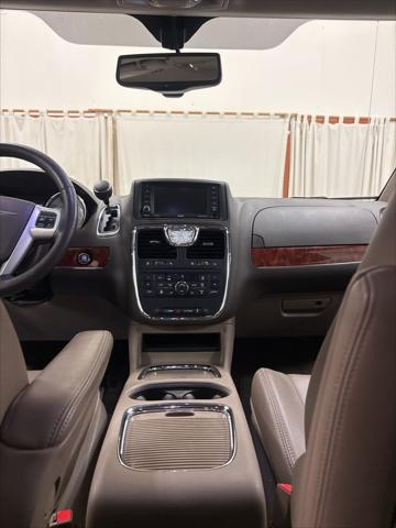 2014 Chrysler Town & Country Touring-L