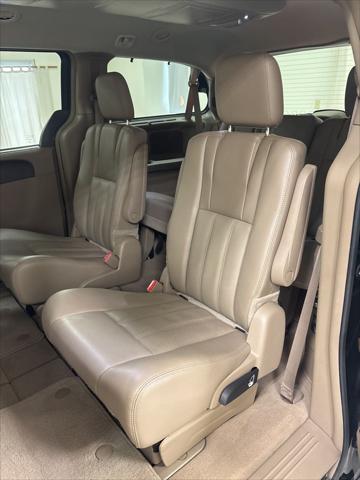 2014 Chrysler Town & Country Touring-L