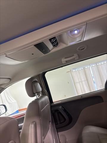 2014 Chrysler Town & Country Touring-L