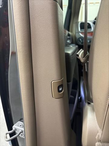 2014 Chrysler Town & Country Touring-L