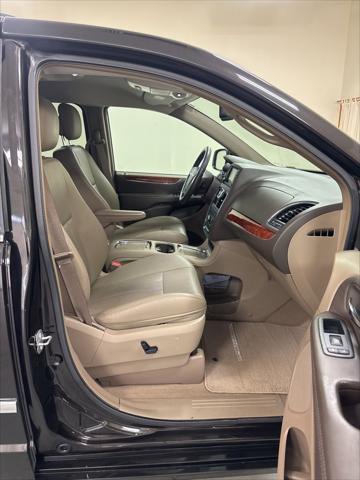 2014 Chrysler Town & Country Touring-L