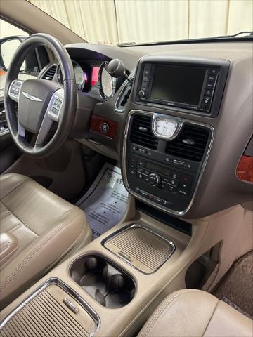 2014 Chrysler Town & Country Touring-L