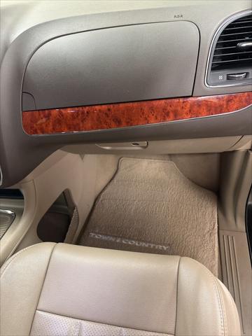2014 Chrysler Town & Country Touring-L