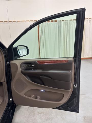 2014 Chrysler Town & Country Touring-L