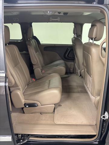 2014 Chrysler Town & Country Touring-L