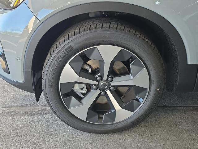 2026 Volvo XC40 Plus, B5 AWD Gas (mild hybrid), Dark