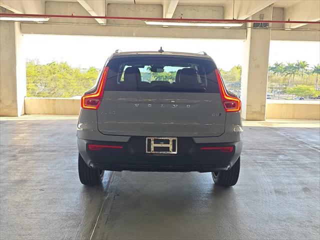 2026 Volvo XC40 Plus, B5 AWD Gas (mild hybrid), Dark