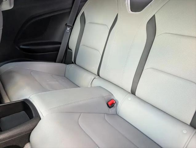 2022 Chevrolet Camaro RWD Coupe 2LT