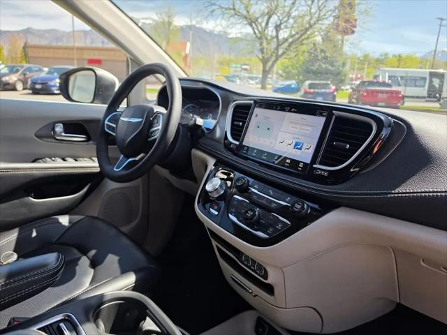 2023 Chrysler Pacifica Hybrid Touring L