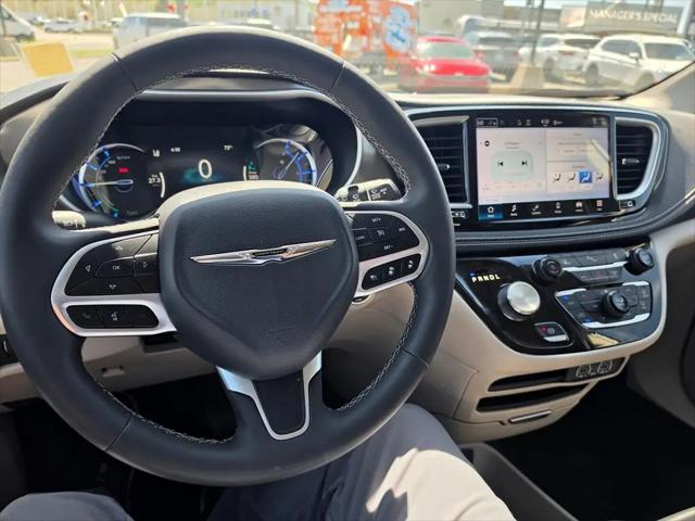 2023 Chrysler Pacifica Hybrid Touring L