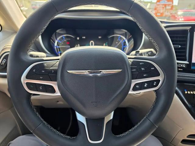 2023 Chrysler Pacifica Hybrid Touring L