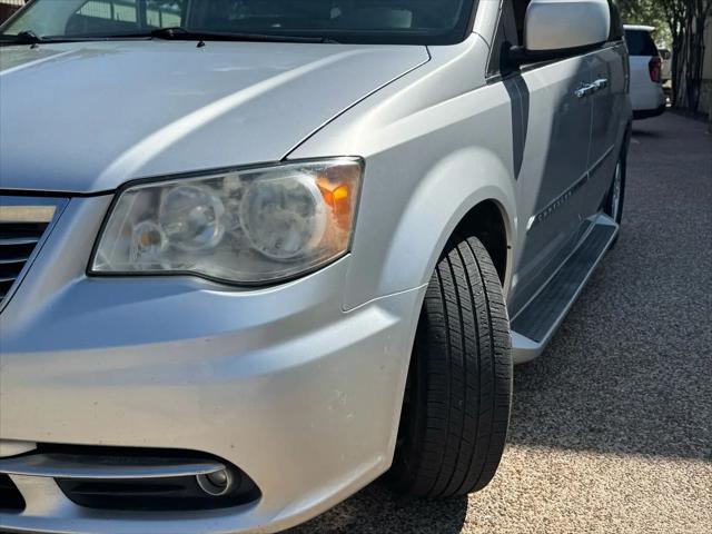 2012 Chrysler Town & Country Touring