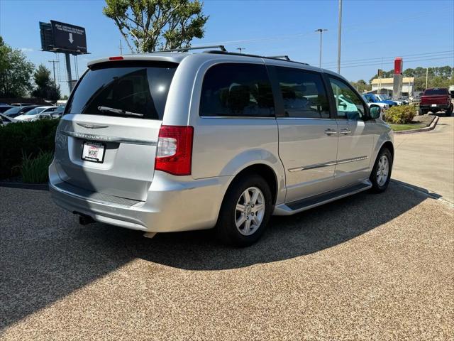 2012 Chrysler Town & Country Touring