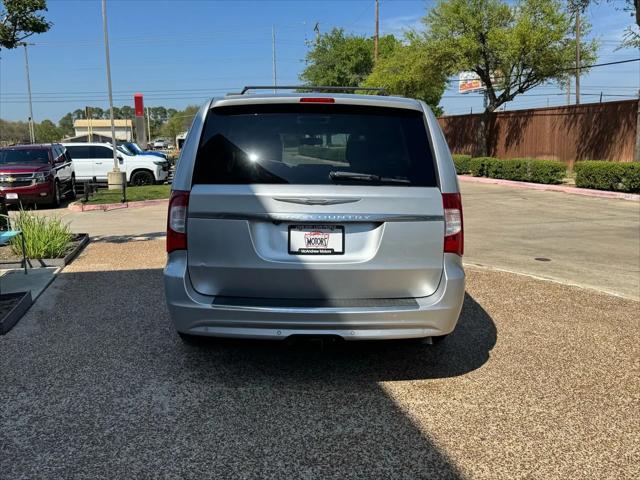 2012 Chrysler Town & Country Touring