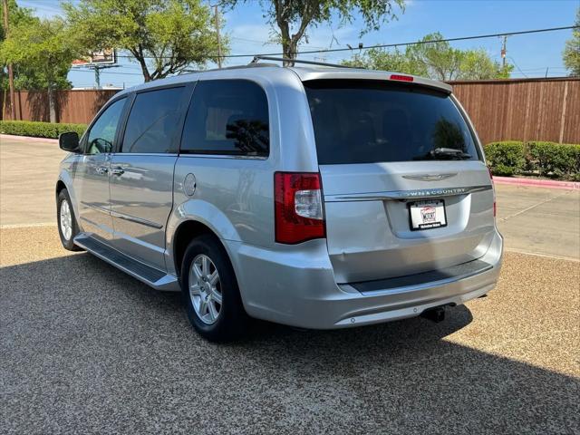 2012 Chrysler Town & Country Touring