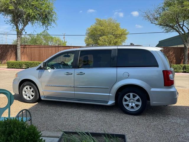 2012 Chrysler Town & Country Touring