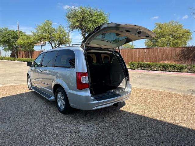 2012 Chrysler Town & Country Touring