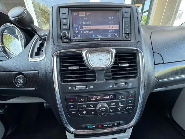 2012 Chrysler Town & Country Touring