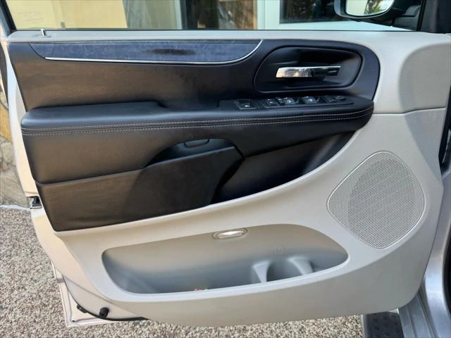 2012 Chrysler Town & Country Touring