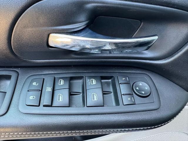 2012 Chrysler Town & Country Touring