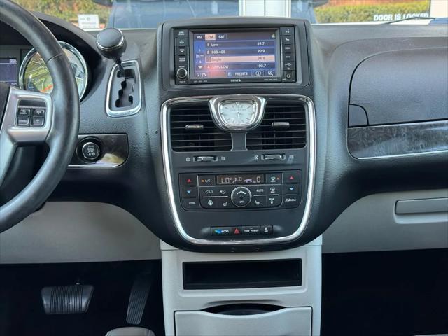 2012 Chrysler Town & Country Touring