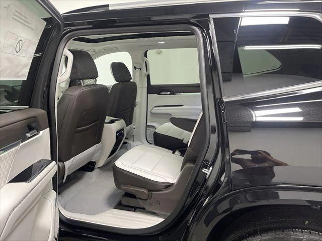2026 GMC Acadia Denali FWD