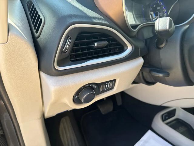 2023 Chrysler Voyager LX