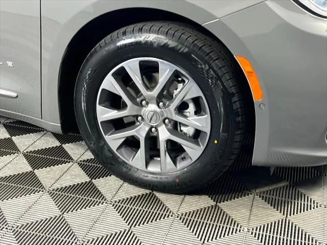 2023 Chrysler Pacifica Hybrid Pinnacle