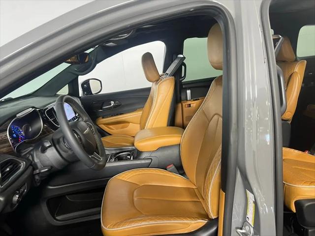 2023 Chrysler Pacifica Hybrid Pinnacle