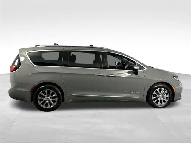 2023 Chrysler Pacifica Hybrid Pinnacle