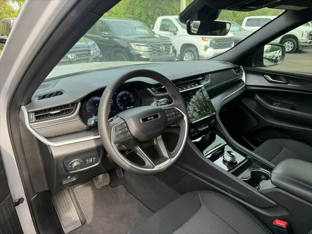 2025 Jeep Grand Cherokee Laredo 4x2
