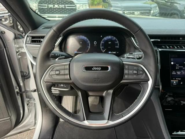 2025 Jeep Grand Cherokee Laredo 4x2