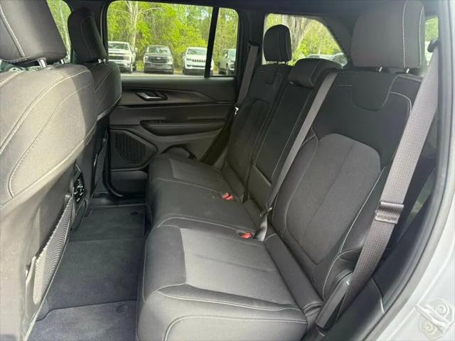 2025 Jeep Grand Cherokee Laredo 4x2